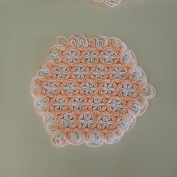 Vintage Crochet Flower Star Placemats And Lazy Susan Mat Set of 5 - Picture 2 of 11